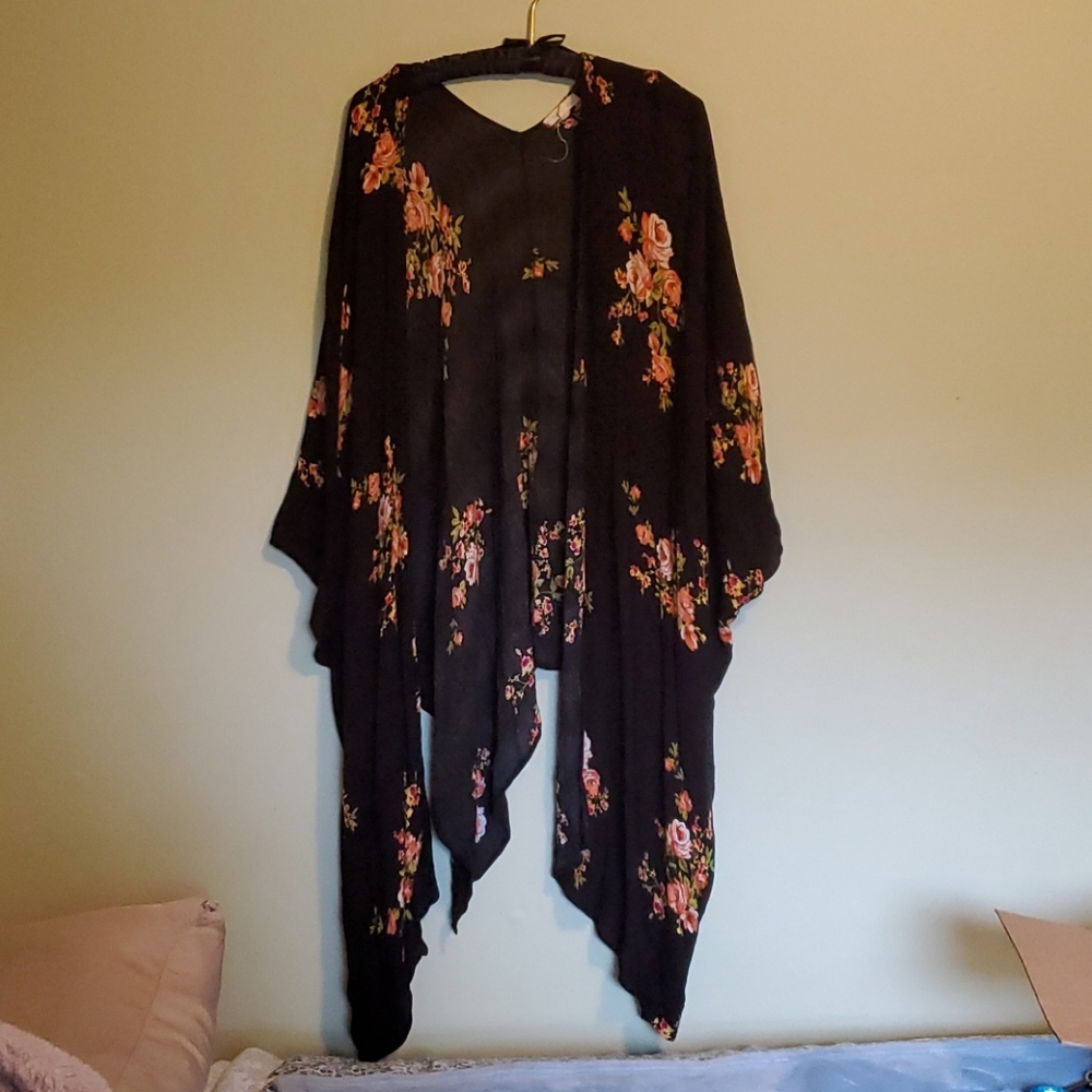 Free to fly floral kimono shawl